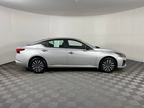 Used 2024 Nissan Altima 2.5 SV AWD/4WD image 8