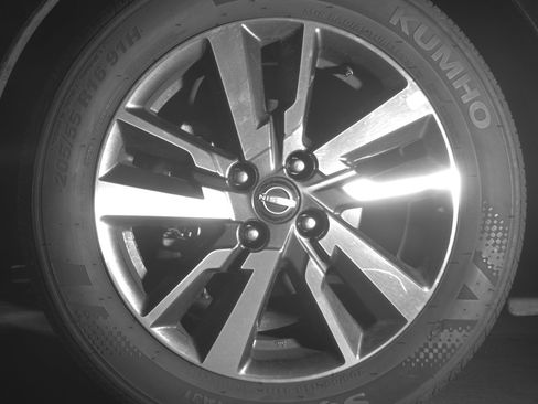 Used 2025 Nissan Versa SV image 12