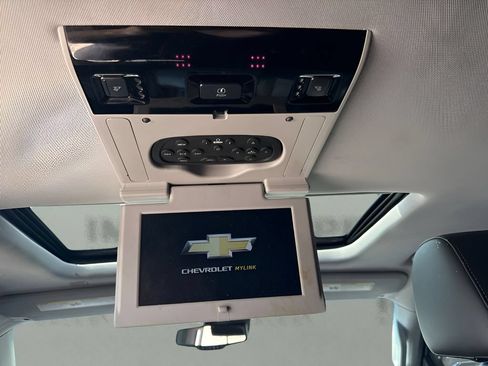 Used 2018 Chevrolet Suburban Premier AWD/4WD image 16