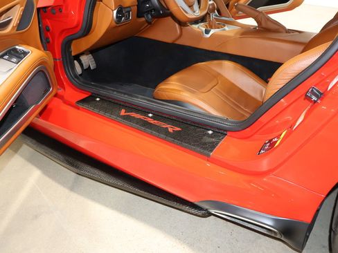 Used 2013 SRT Viper GTS w/ GTS Laguna Interior Pkg image 26