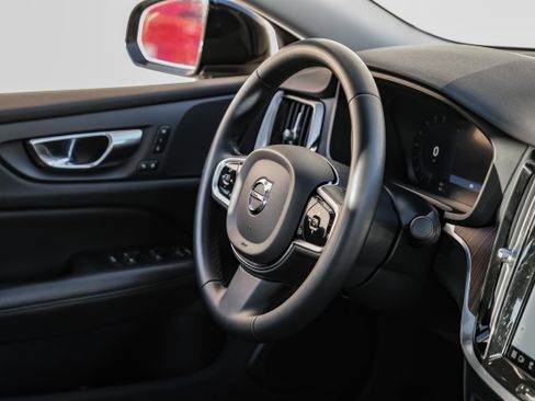 Used 2024 Volvo S60 B5 Plus image 13