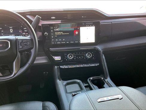 Used 2024 GMC Sierra 2500 AT4 w/ AT4 Premium Plus Package AWD/4WD image 7