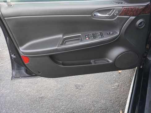 Used 2016 Chevrolet Impala LT image 7