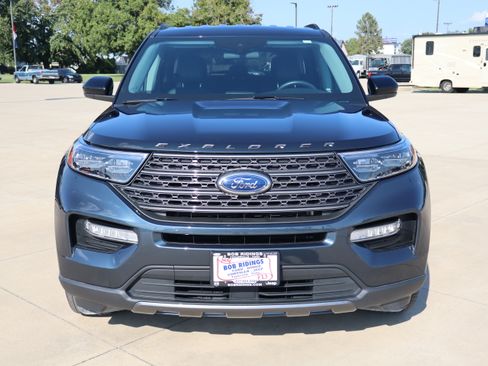 Used 2024 Ford Explorer XLT w/ Equipment Group 202A AWD/4WD image 2