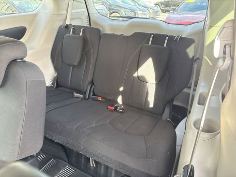 Used 2018 Chrysler Pacifica Touring Plus image 26