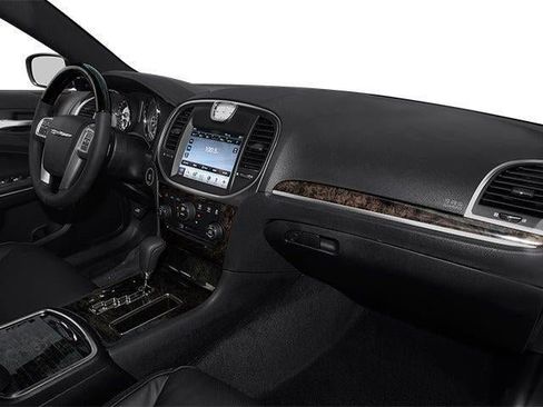 Used 2014 Chrysler 300 RWD image 17