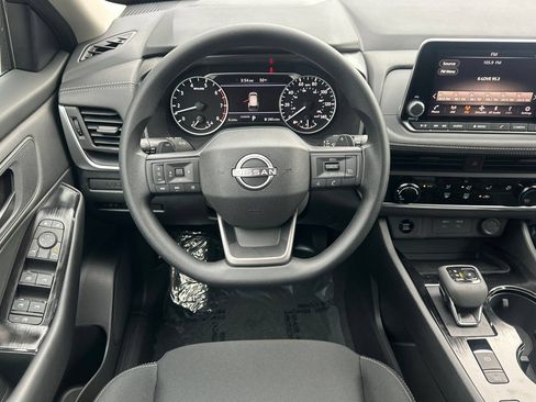 Used 2026 Nissan Rogue S FWD image 17