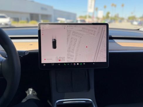 Used 2023 Tesla Model Y Long Range AWD/4WD image 9