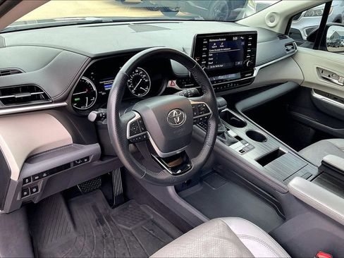 Used 2021 Toyota Sienna Limited FWD image 13