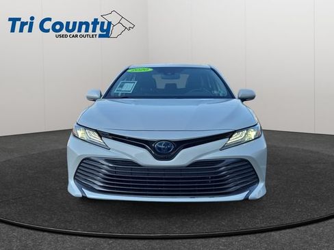 Used 2020 Toyota Camry XLE w/ Sunroof Package FWD image 2