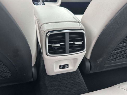 Used 2024 Genesis G70 2.5T image 12