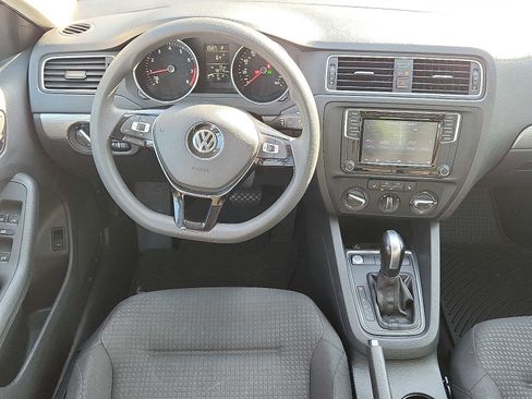Used 2016 Volkswagen Jetta SE FWD image 11