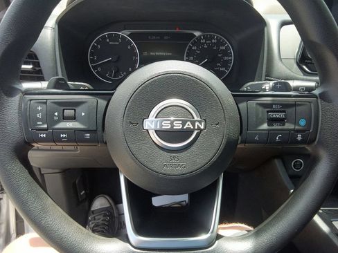 Used 2022 Nissan Rogue SV FWD image 22