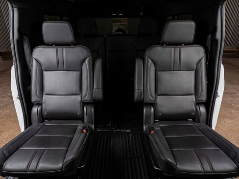 Used 2023 Chevrolet Suburban RST w/ Sport Performance Package image 36