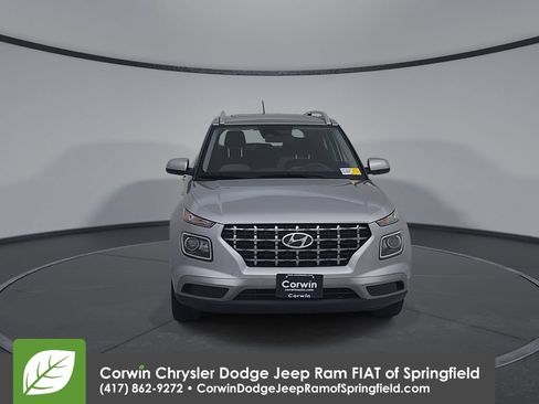Used 2025 Hyundai Venue SEL FWD image 5