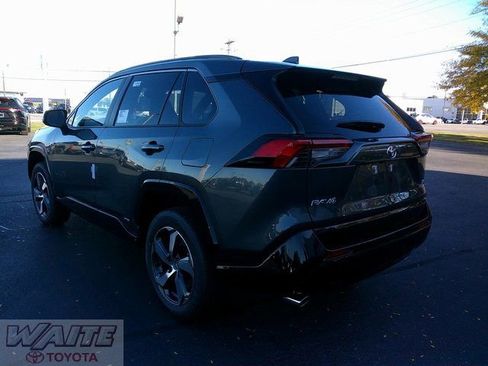 New 2025 Toyota RAV4 SE image 4