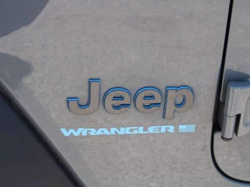 Used 2023 Jeep Wrangler Unlimited w/ 8.4" Radio Group AWD/4WD image 9