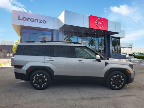 Used 2025 Hyundai Santa Fe SEL image 4