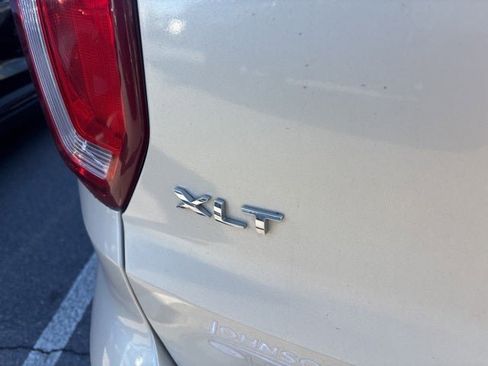 Used 2018 Ford Explorer XLT w/ Equipment Group 202A image 9