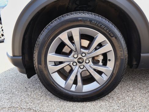 Used 2022 Ford Explorer XLT w/ Equipment Group 202A image 31