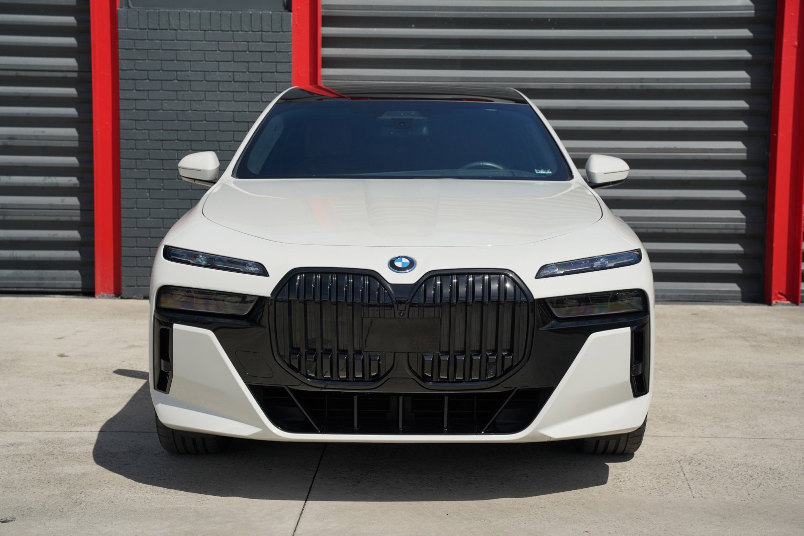 Used 2023 BMW i7 xDrive60 AWD/4WD image 4