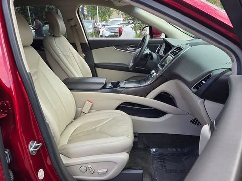 Used 2018 Lincoln MKX Reserve FWD image 13
