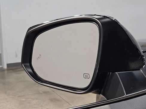 Used 2023 Toyota Highlander Platinum FWD image 22