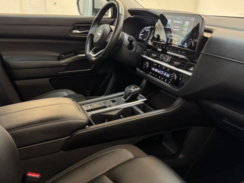 Used 2023 Nissan Pathfinder SL image 30