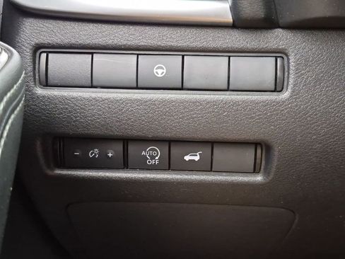 Used 2024 Nissan Rogue SV FWD image 10