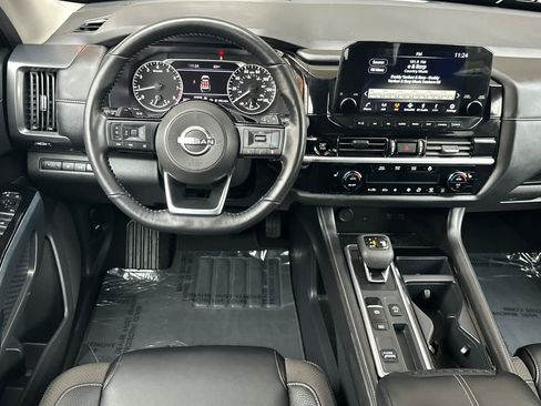 Used 2025 Nissan Pathfinder SL w/ Cargo Package image 15