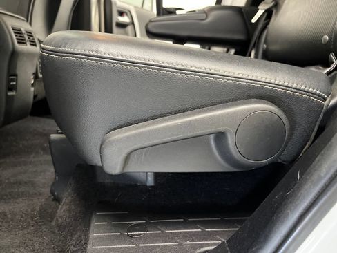 Used 2018 Toyota 4Runner Limited w/ Four Season Floor Mat Package AWD/4WD image 19