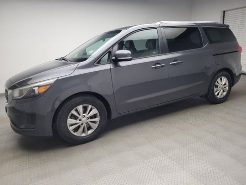 Used 2017 Kia Sedona LX w/ LX Essentials Premium Package FWD image 2