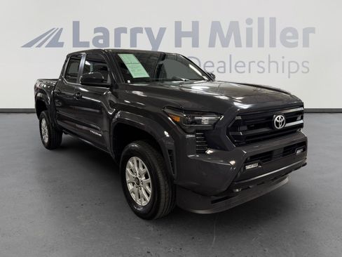 Certified 2025 Toyota Tacoma SR5 AWD/4WD image 7