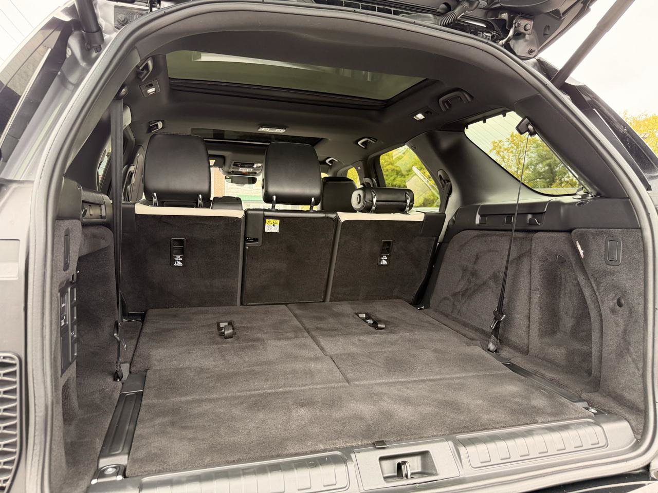 Used 2021 Land Rover Discovery S R-Dynamic AWD/4WD image 18