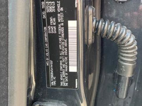 Used 2010 Volvo V70 FWD image 19