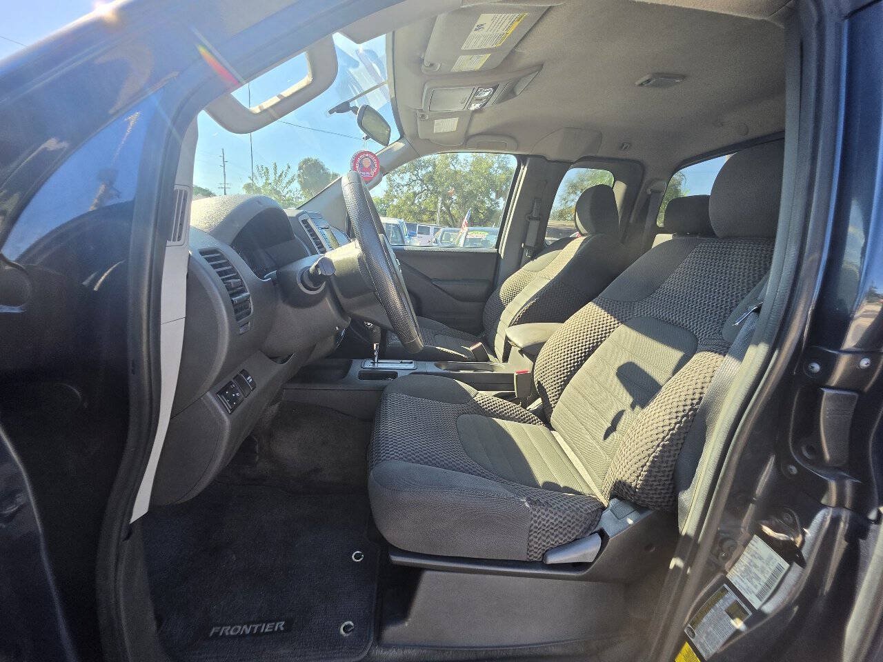 Used 2016 Nissan Frontier SV RWD image 17