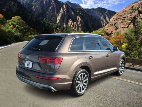 Used 2017 Audi Q7 3.0T Premium Plus w/ Premium Plus Package image 3
