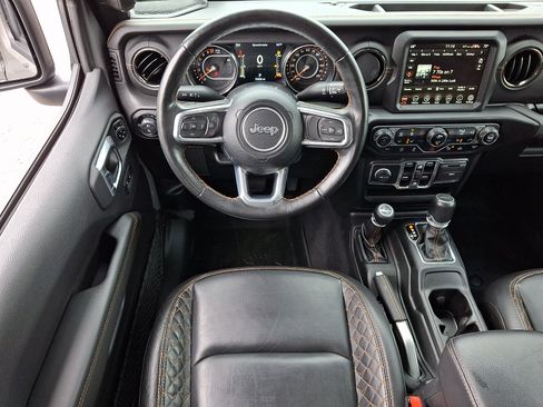 Certified 2022 Jeep Gladiator Overland AWD/4WD image 10