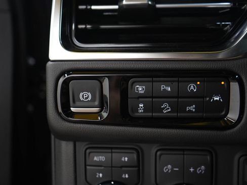 Used 2025 GMC Yukon Denali w/ Denali Reserve Package AWD/4WD image 28