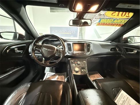 Used 2016 Chrysler 200 S w/ Navigation & Sound Group I image 18