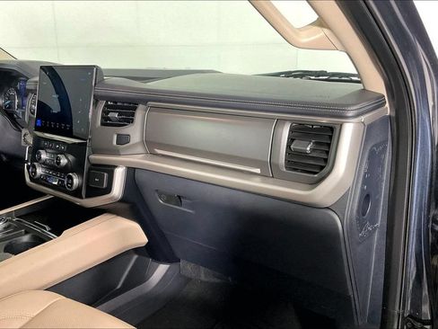 Used 2023 Ford Expedition XLT AWD/4WD image 19