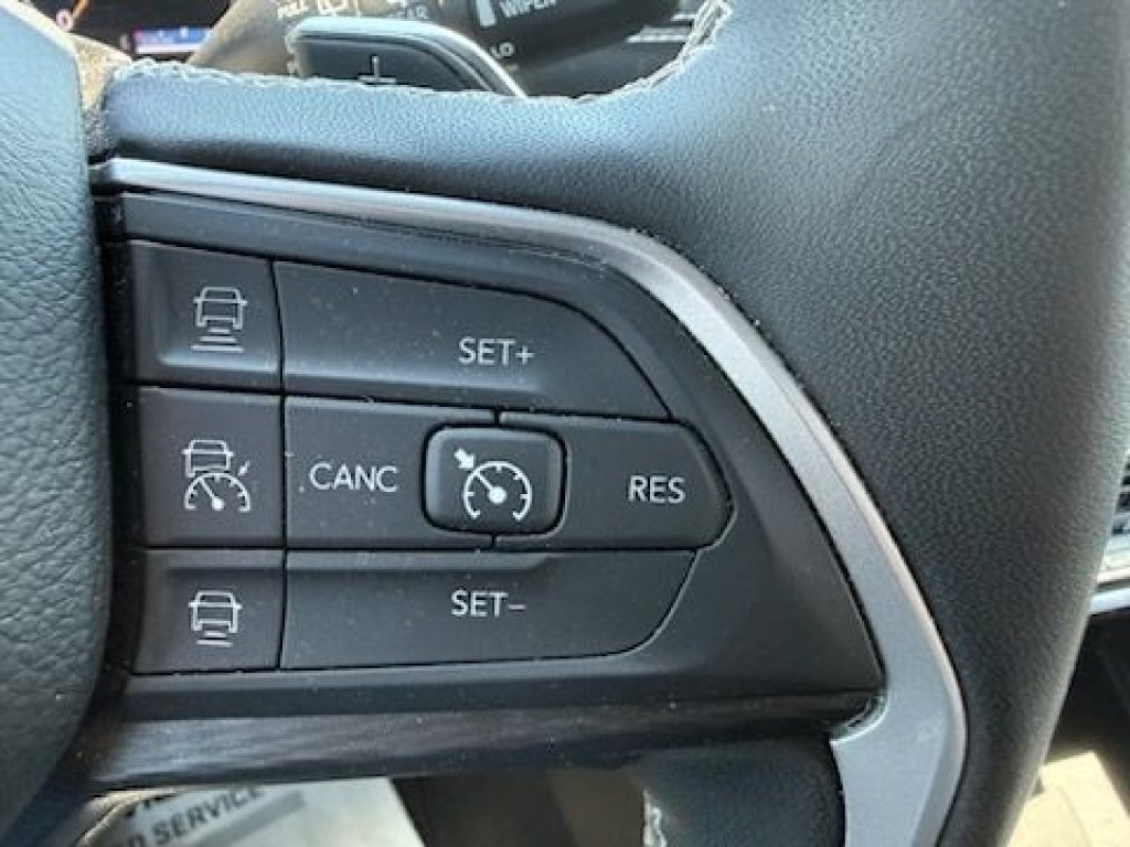 Used 2024 Jeep Grand Cherokee Altitude AWD/4WD image 36