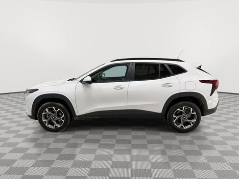 Certified 2025 Chevrolet Trax LT w/ LT Convenience Package FWD image 6