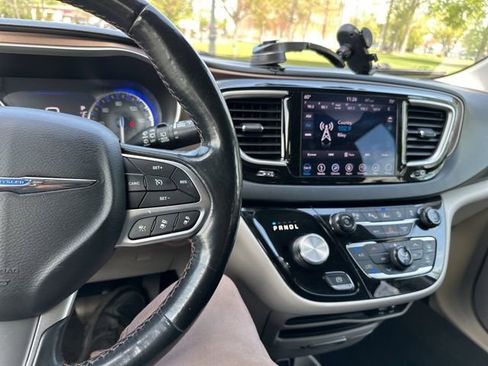 Used 2019 Chrysler Pacifica Touring-L w/ Advanced Safetytec Group image 46