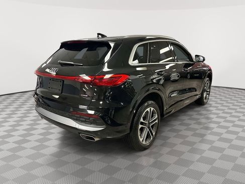 Used 2025 Audi Q5 Premium w/ Convenience Package image 2