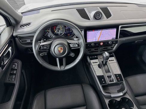 Certified 2025 Porsche Macan T image 25