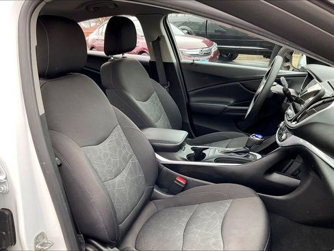 Used 2018 Chevrolet Volt LT image 7
