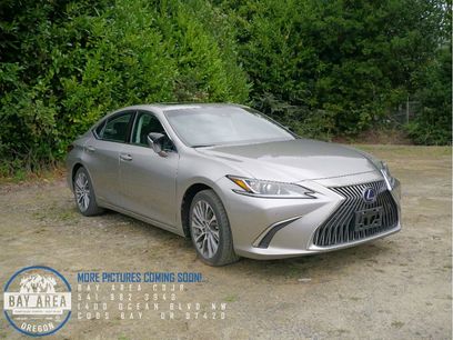 Used 2020 Lexus ES 300h w/ Premium Package