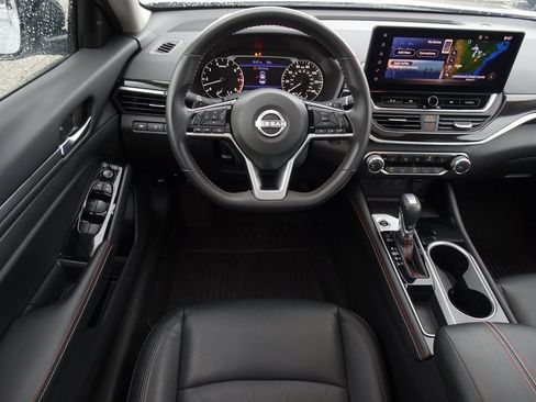 Used 2024 Nissan Altima 2.5 SR w/ SR Premium Package FWD image 13
