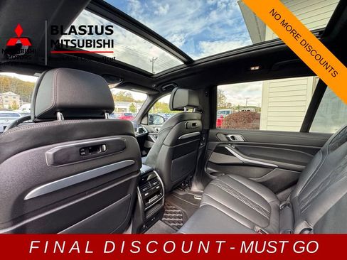 Used 2025 BMW X7 M60i w/ Climate Comfort Package image 17